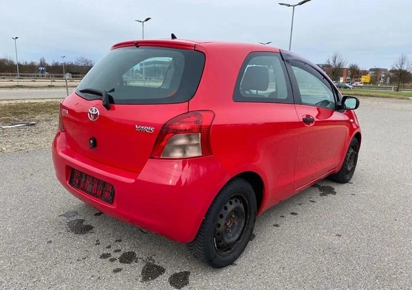 Toyota Yaris cena 10400 przebieg: 177000, rok produkcji 2006 z Koronowo małe 22